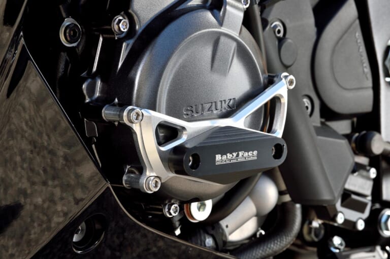 ベビーフェイス GSX-S1000GTカスタム|エンジンスライダー|ベビーフェイス GSX-S1000GTカスタム【電脳系ツーリングモデルの魅力を高めるパーツの数々】