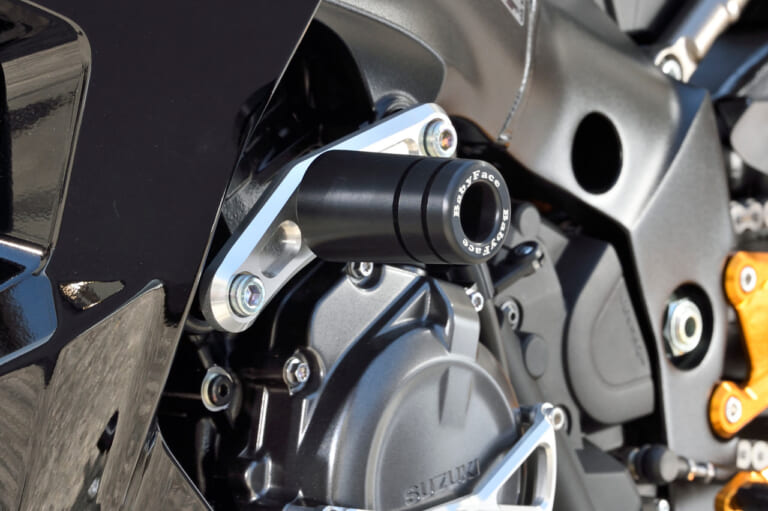 ベビーフェイス GSX-S1000GTカスタム|フレームスライダー|ベビーフェイス GSX-S1000GTカスタム【電脳系ツーリングモデルの魅力を高めるパーツの数々】