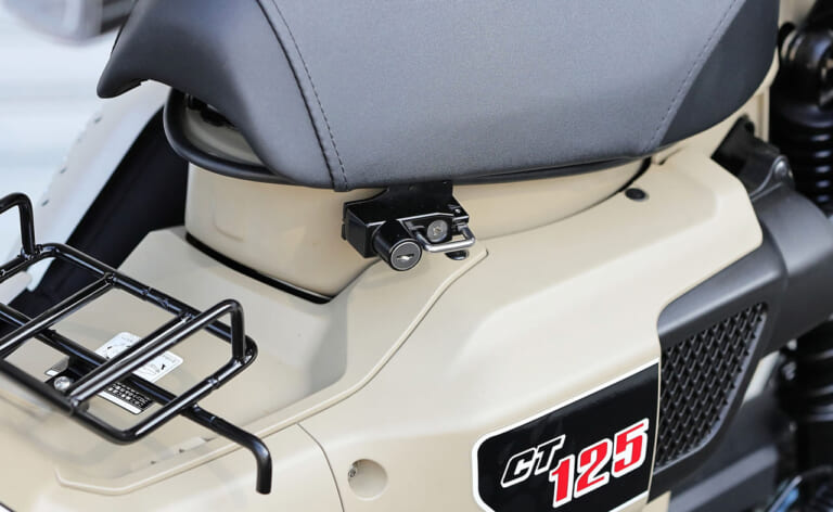 キジマCT125ハンターカブカスタム|ヘルメットロック|ハンターカブをよりタフに! キジマCT125ハンターカブカスタム【CT125の世界観をキジマが大幅にスケールアップ】