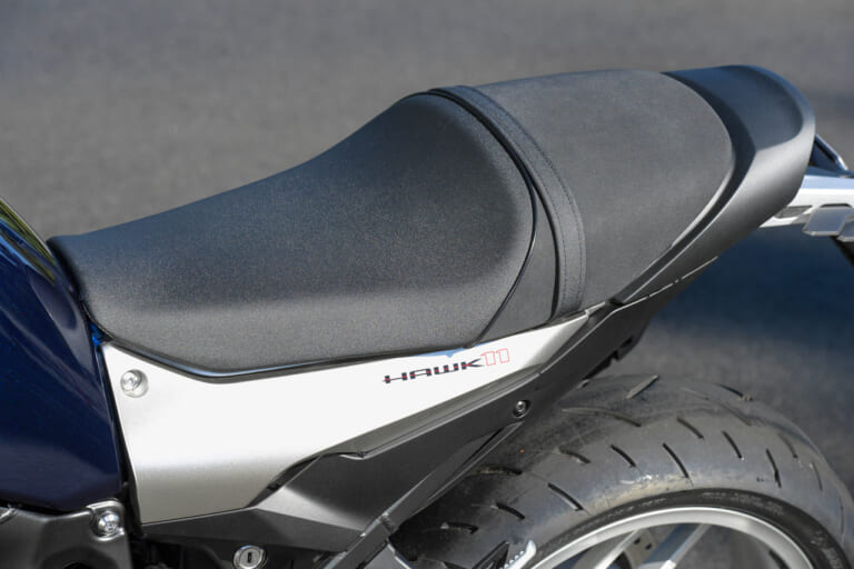 ホンダ ホーク11|シート|ホンダ ホーク11車両ディテール解説【デザイナーのひらめきをダイレクトに具現化】