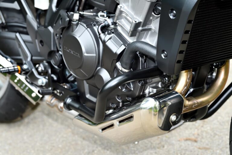 ホンダ ホーク11|デイトナ パイプエンジンガード|ホンダ ホーク11車両ディテール解説【デザイナーのひらめきをダイレクトに具現化】