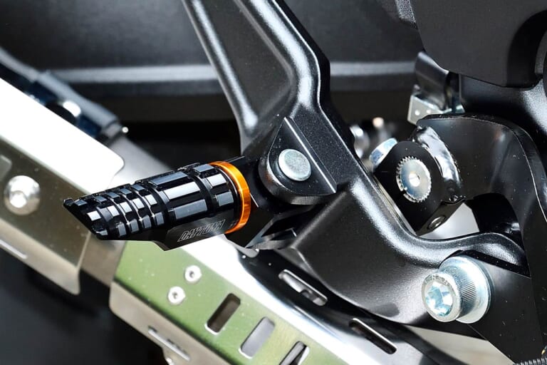 ホンダ ホーク11|デイトナ PREMIUM ZONE ライダーステップ|ホンダ ホーク11車両ディテール解説【デザイナーのひらめきをダイレクトに具現化】
