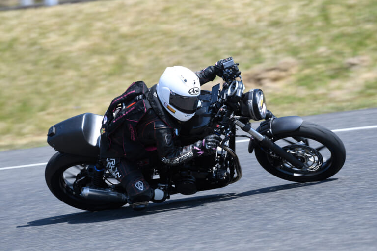 モリワキGBチーム|モリワキGB350鉄馬プロジェクトレポート#3【一般公募ライダーが見事チェッカー! 歓喜の表彰台に】〈注目! ホビーレース最新特報〉