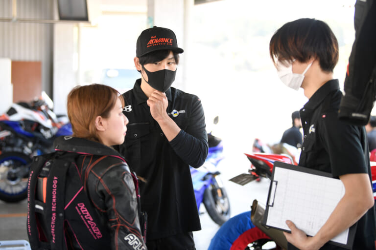 モリワキGBチーム|モリワキGB350鉄馬プロジェクトレポート#3【一般公募ライダーが見事チェッカー! 歓喜の表彰台に】〈注目! ホビーレース最新特報〉