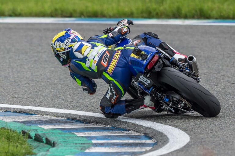 モリワキGBチーム|モリワキGB350鉄馬プロジェクトレポート#3【一般公募ライダーが見事チェッカー! 歓喜の表彰台に】〈注目! ホビーレース最新特報〉