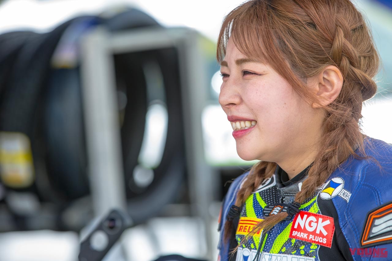 金子美寿々|モリワキGB350鉄馬プロジェクトレポート#3【一般公募ライダーが見事チェッカー! 歓喜の表彰台に】〈注目! ホビーレース最新特報〉