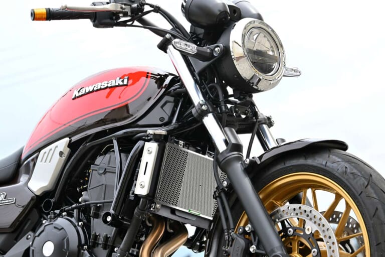 【最新製品】812様専用　Z900RS カワサキ純正 ラジエーターガード　美品 パーツ