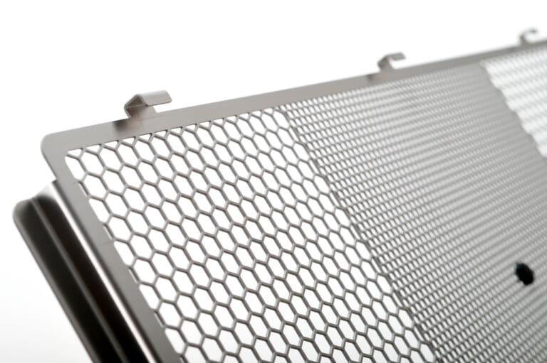 エッチングファクトリー Z650RS('22~)用ラジエーターガード|蘇ったザッパーの心臓部を確実ガード!【エッチングファクトリー Z650RS(’22~)用ラジエーターガード】