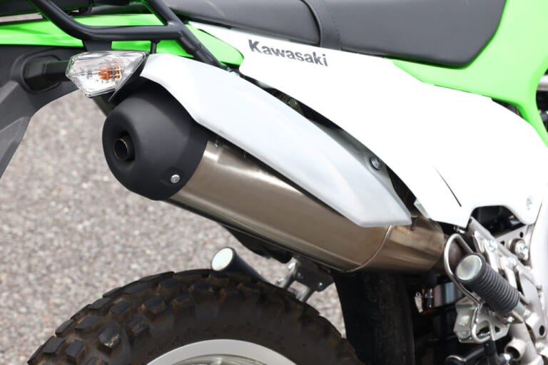 カワサキ KLX230S|マフラー|カワサキ KLX230S 試乗インプレッション【唯一の難点解消。ダートが身近に】