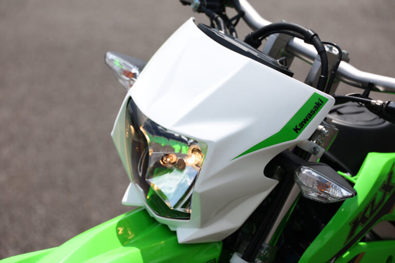 カワサキ KLX230S|ヘッドライト|カワサキ KLX230S 試乗インプレッション【唯一の難点解消。ダートが身近に】