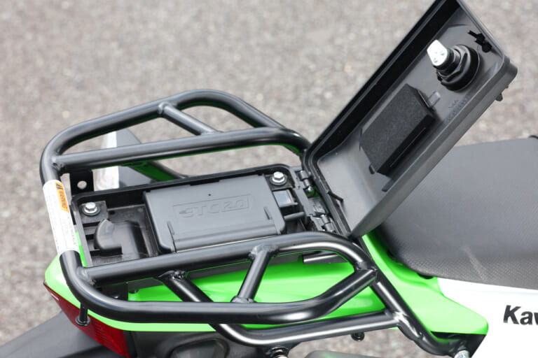 カワサキ KLX230S|リヤキャリア|カワサキ KLX230S 試乗インプレッション【唯一の難点解消。ダートが身近に】