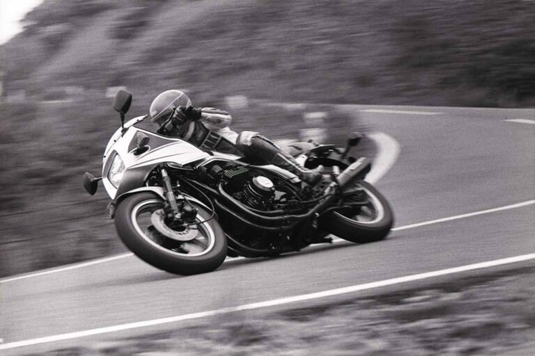 カワサキGPz750F|「これが究極のZだ」120psの最速マシンで迎えた空冷Zシリーズの終焉:カワサキGPz1100【あの素晴らしい名車をもう一度】