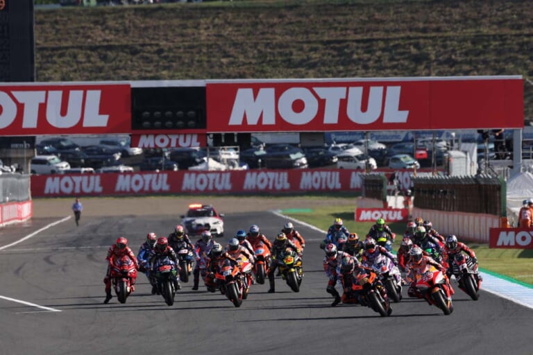 ブラッド・ビンダーが好スタートを切りホールショット|速い! 強い! 小椋藍! 3年ぶり開催のMotoGP日本グランプリで母国GP優勝