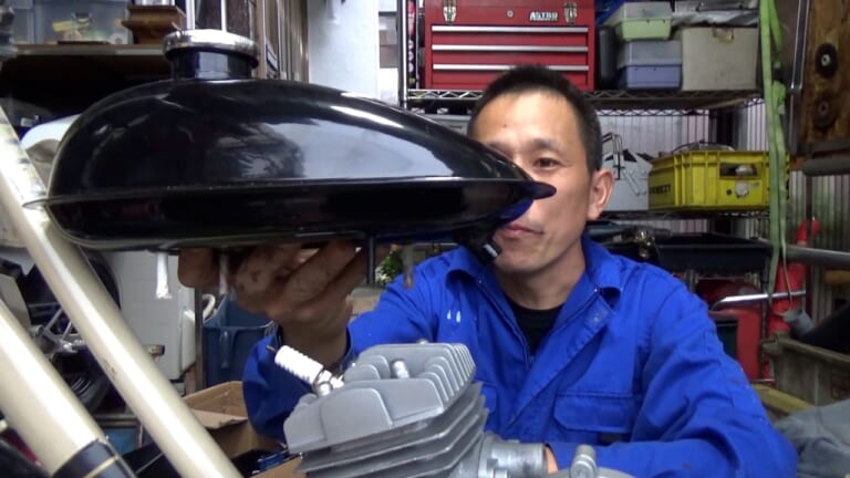 自作モペット製作記 #6|ガソリンタンク|【異形】中国製エンジンをママチャリに搭載! 果たしてどうなる? 苦難のすえ位置決め&溶接完了〈自作モペット製作記 #6〉