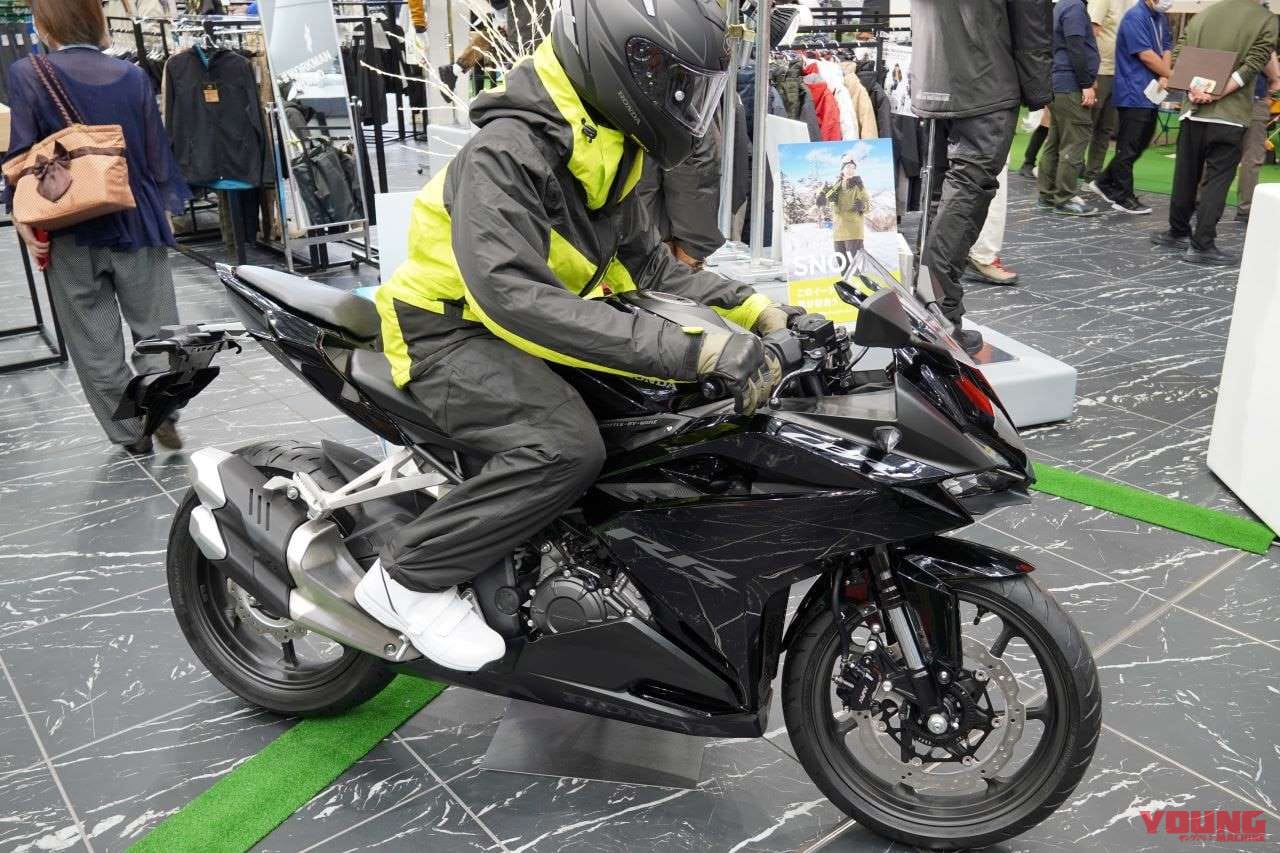 イージス防水防寒スーツ+CBR250RR|ワークマン、主力PB製品260アイテムを来年8月まで価格据え置き宣言! キャンプギアも好調だ!