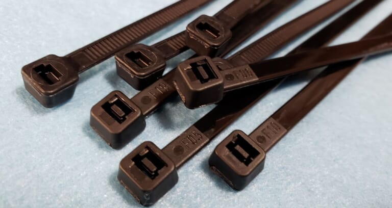 結束バンド|ワンウェイタイプ|結束バンド、切らなくても外せる?! 「非常時に役立つ」使い捨て”ワンウェイ”タイプも再利用する方法