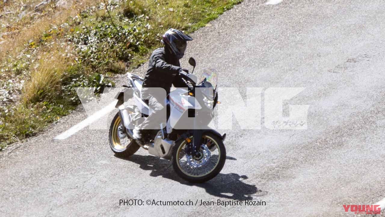 【ラストスクープ】ホンダ新型「トランザルプ」の実車を捉えた! ほぼ量産モデルのXL750で間違いなし