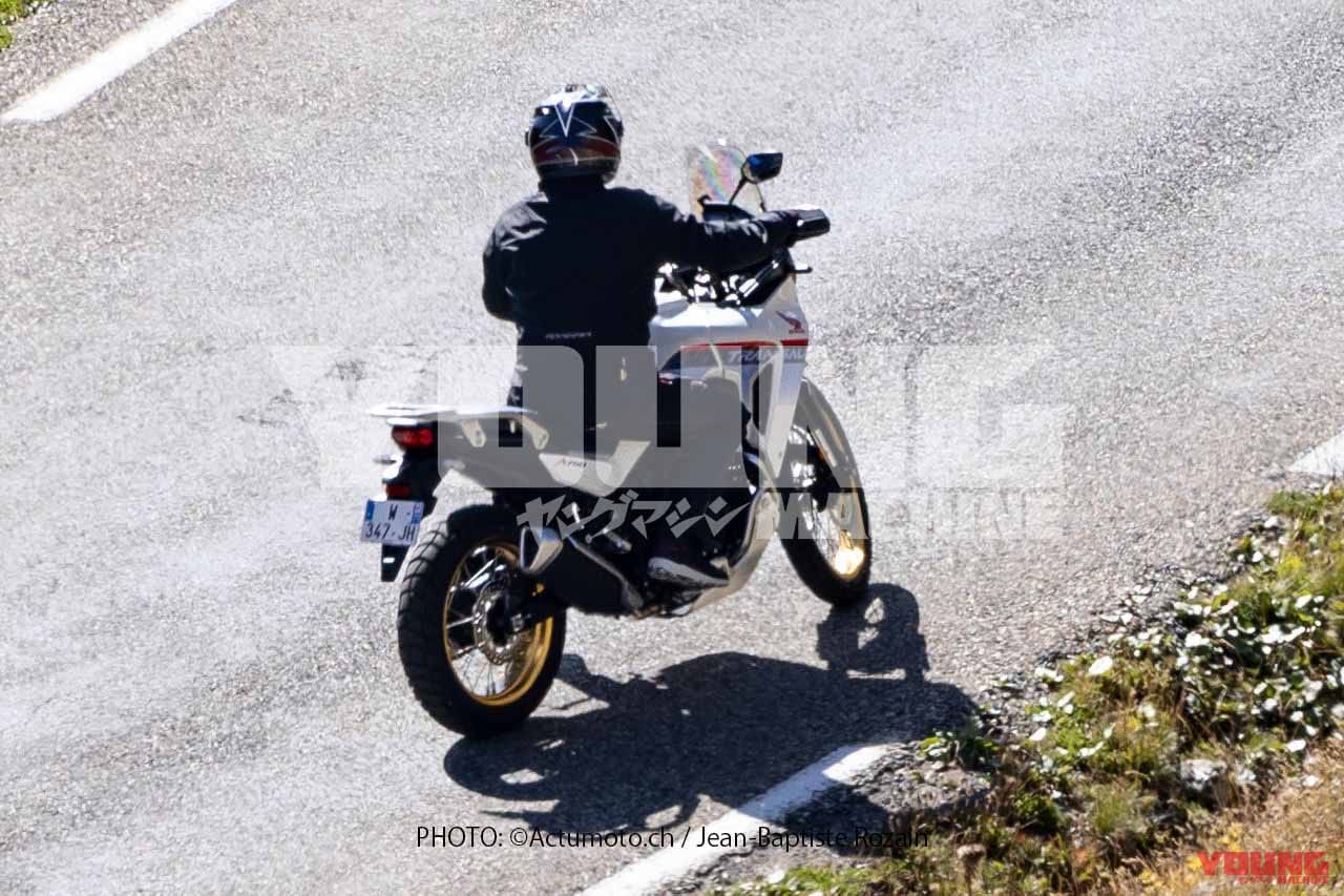 ホンダ|XL750 トランザルプホンダ|XL750 トランザルプ|【Scoop!】ホンダ新型「トランザルプ」の実車を捉えた! ほぼ量産モデルのXL750で間違いなし