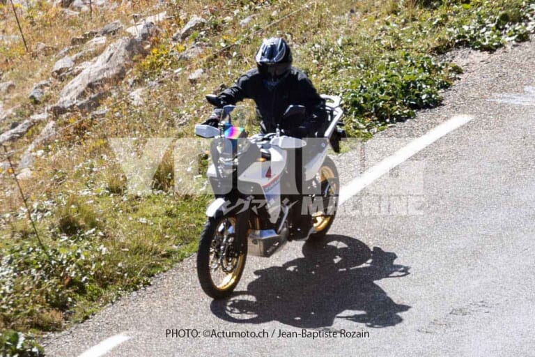ホンダ|XL750 トランザルプ|【Scoop!】ホンダ新型「トランザルプ」の実車を捉えた! ほぼ量産モデルのXL750で間違いなし