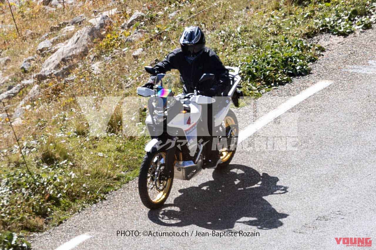 ホンダ|XL750 トランザルプ|【Scoop!】ホンダ新型「トランザルプ」の実車を捉えた! ほぼ量産モデルのXL750で間違いなし