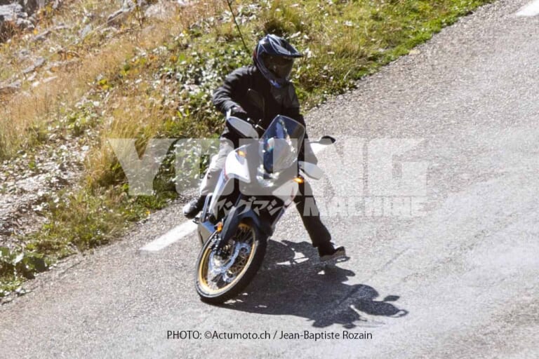 ホンダ|XL750 トランザルプホンダ|XL750 トランザルプ|【Scoop!】ホンダ新型「トランザルプ」の実車を捉えた! ほぼ量産モデルのXL750で間違いなし