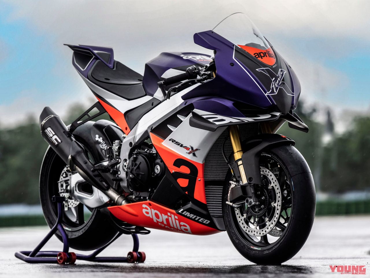 APRILIA RSV4 XTRENTA|納車はアプリリアレーシングで?! 「RSV4 XTRENTA」は230ps/166kgでリヤウイングや“スプーン”も装備