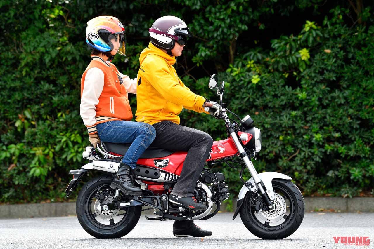 タンデムのライディングポジション|ダックス125|ダックス125とハンターカブ、同じ44万円だけど どっちがいいの? AT限定免許で乗れるホンダの身内ライバルを比較!