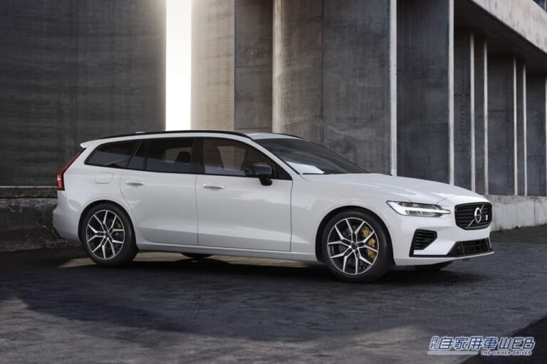 ボルボ、特別限定車V60リチャージポールスターエンジニアード／特別仕様車V60アルティメットB4ダークエディションを発売〈YMクルマ課〉（47ページ目）