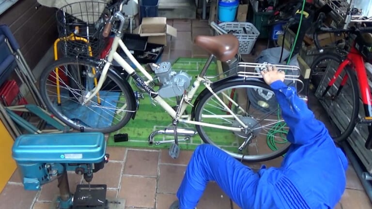 自作モペット製作記 #6|チェーンラインのチェック|【異形】中国製エンジンをママチャリに搭載! 果たしてどうなる? 苦難のすえ位置決め&溶接完了〈自作モペット製作記 #6〉