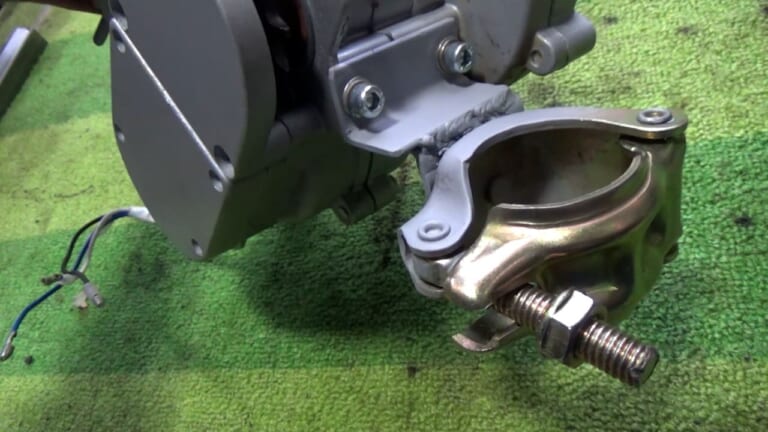 自作モペット製作記 #6|溶接済みクランプ|【異形】中国製エンジンをママチャリに搭載! 果たしてどうなる? 苦難のすえ位置決め&溶接完了〈自作モペット製作記 #6〉