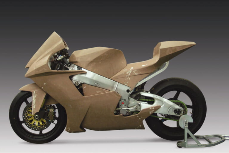 カワサキ|ZX-RR|2002|カワサキのMotoGPマシン! 日本GPを目前にホンダコレクションホールの展示に追加