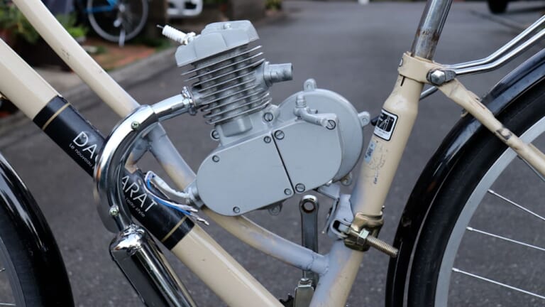 自作モペット製作記 #6|エンジン右横|【異形】中国製エンジンをママチャリに搭載! 果たしてどうなる? 苦難のすえ位置決め&溶接完了〈自作モペット製作記 #6〉