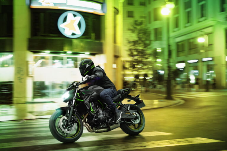カワサキ 2023年型「ニンジャ650／Z650」はトラコンを獲得！ 価格上昇