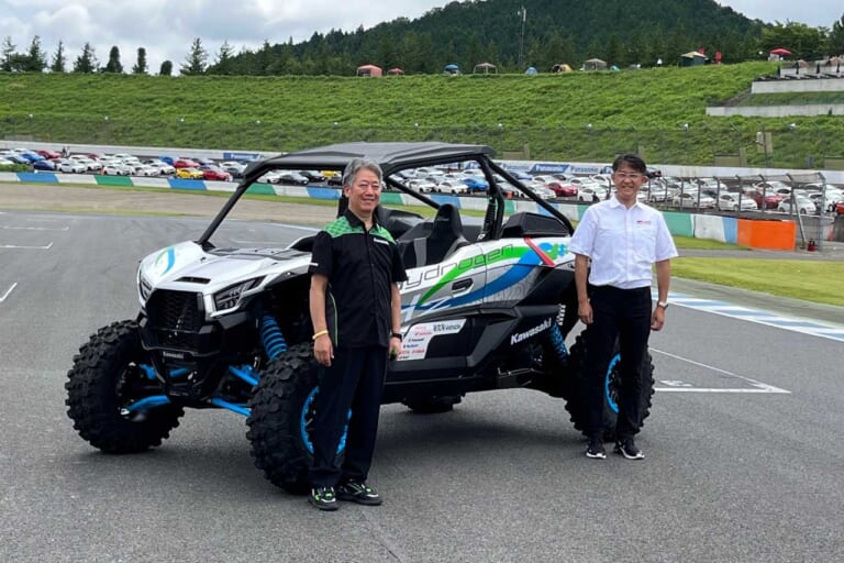 カワサキ|水素エンジン|デモ走行|ニンジャH2|ついにバイク用の水素エンジンが登場! カワサキがニンジャH2ベースの水素エンジン搭載4輪バギーのデモ走行を実施