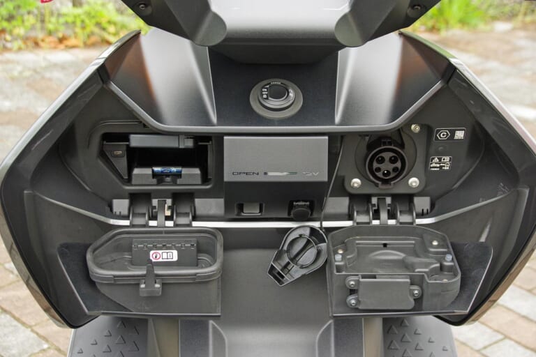 BMW CE04|充電|シティライド最適設計! BMWの電動バイク CE04試乗インプレッション