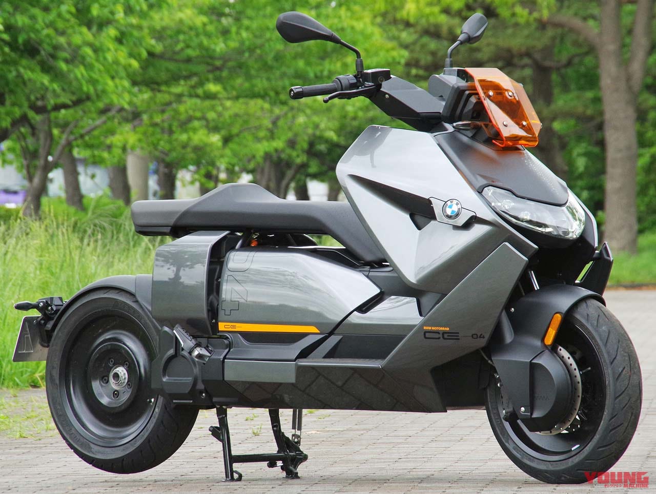 BMW CE04|ガソリン駆動バイク消滅!? 小池都知事にEVバイクの未来について聞いてみた【持続可能なバイクライフへの取り組み】