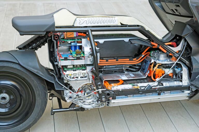 BMW CE04|カットオフモデル|シティライド最適設計! BMWの電動バイク CE04試乗インプレッション