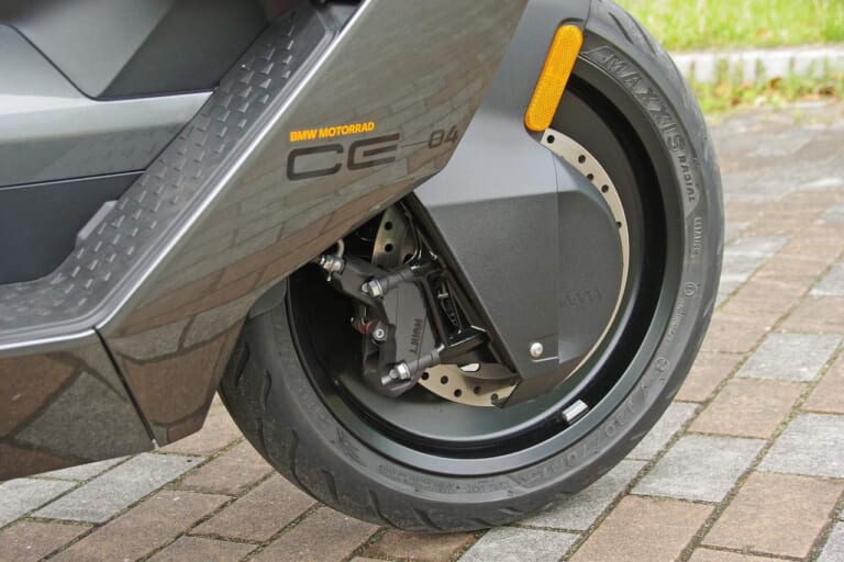 BMW CE04|フロント|シティライド最適設計! BMWの電動バイク CE04試乗インプレッション
