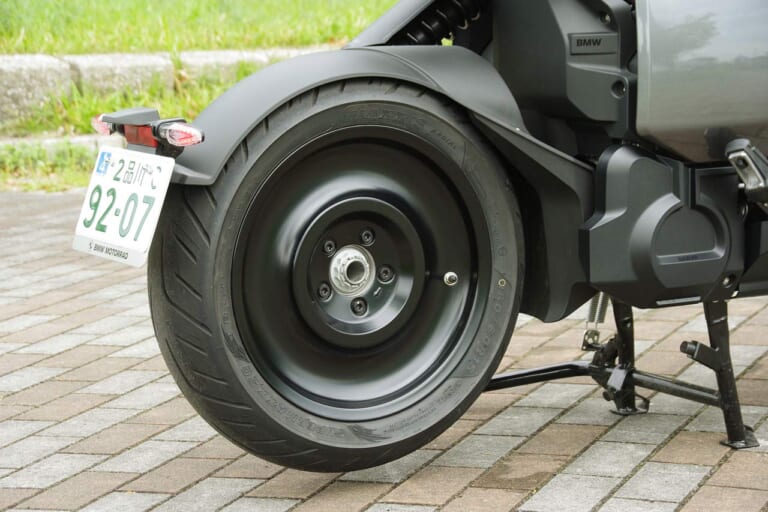 BMW CE04|リヤ|シティライド最適設計! BMWの電動バイク CE04試乗インプレッション