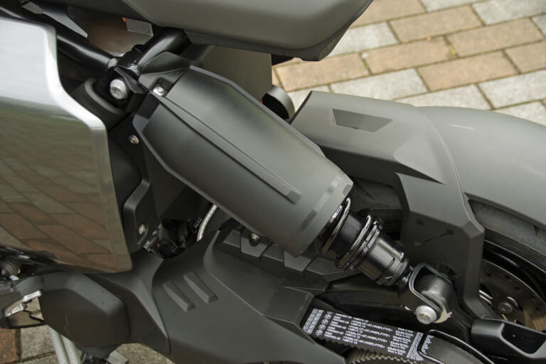 BMW CE04|サスペンション|シティライド最適設計! BMWの電動バイク CE04試乗インプレッション