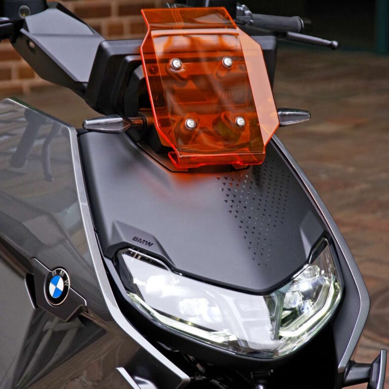 BMW CE04|アダプティブヘッドライト|シティライド最適設計! BMWの電動バイク CE04試乗インプレッション