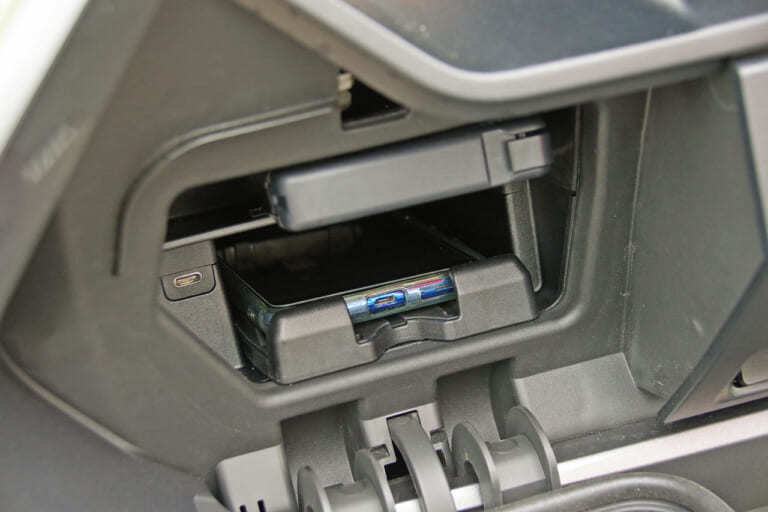 BMW CE04|ETC2.0車載器|充電ポート|シティライド最適設計! BMWの電動バイク CE04試乗インプレッション