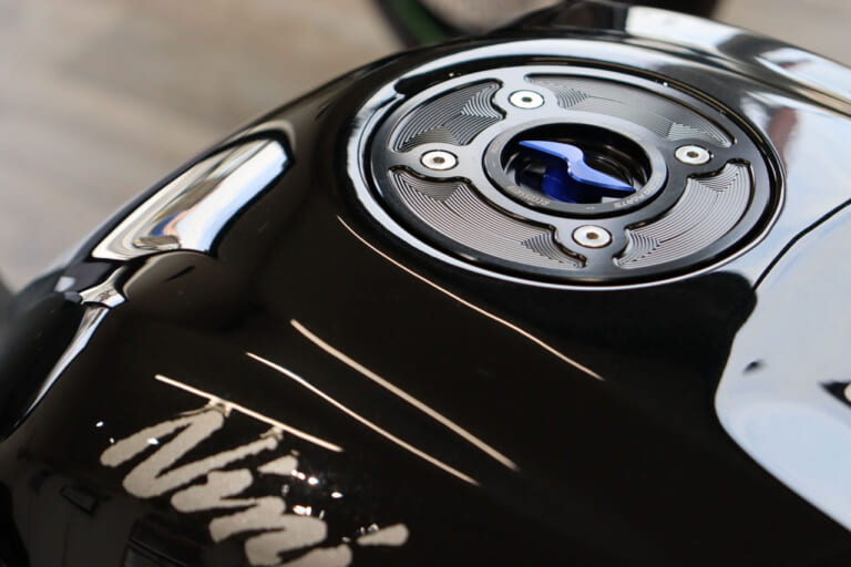 アコサット '20~'22 ニンジャZX-25R用タンクキャップ|ヤンマシ的ホットアイテムピックアップ×9選〈ヨシムラジャパン/ケイズスタイル/デイトナ etc.〉