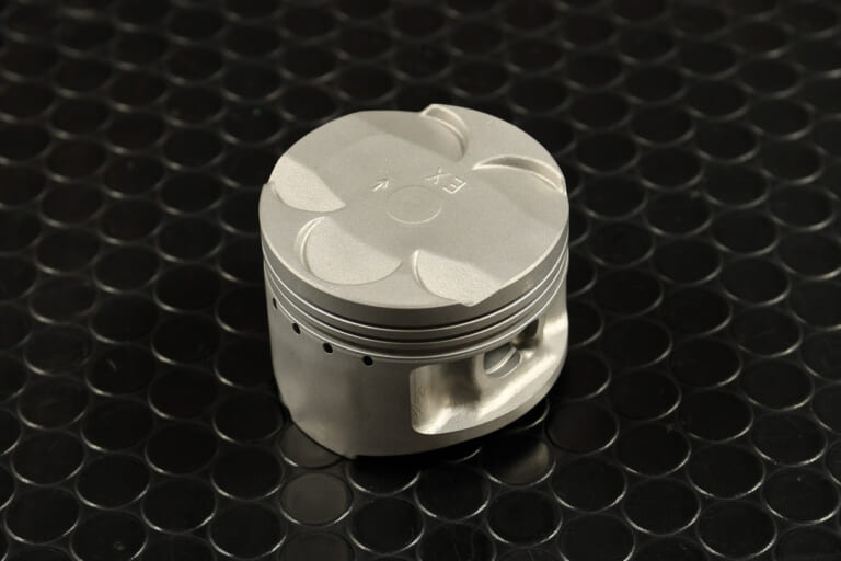 ヤマハFZ750|ピストン|‘80s国産名車 ヤマハFZ750 完調メンテナンス【消耗部品はそれなりに揃うが、状況は厳しい】