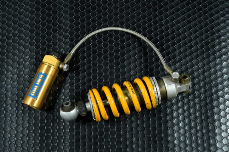 ヤマハFZ750|リヤショック|‘80s国産名車 ヤマハFZ750 完調メンテナンス【消耗部品はそれなりに揃うが、状況は厳しい】