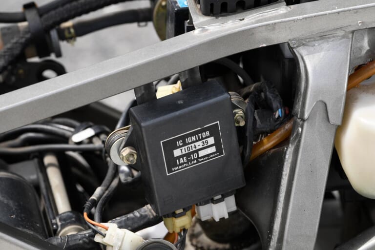 ヤマハFZ750|スパークユニット|‘80s国産名車 ヤマハFZ750 完調メンテナンス【消耗部品はそれなりに揃うが、状況は厳しい】