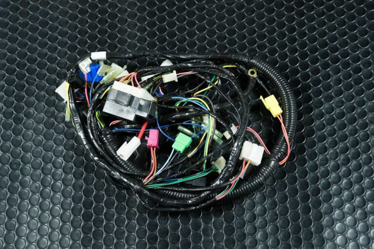 ヤマハFZ750|メインハーネス|‘80s国産名車 ヤマハFZ750 完調メンテナンス【消耗部品はそれなりに揃うが、状況は厳しい】