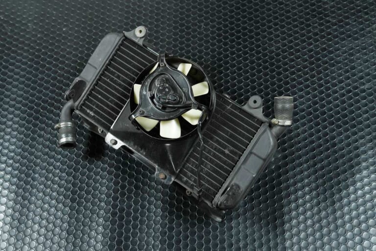 ヤマハFZ750|ラジエーター|‘80s国産名車 ヤマハFZ750 完調メンテナンス【消耗部品はそれなりに揃うが、状況は厳しい】