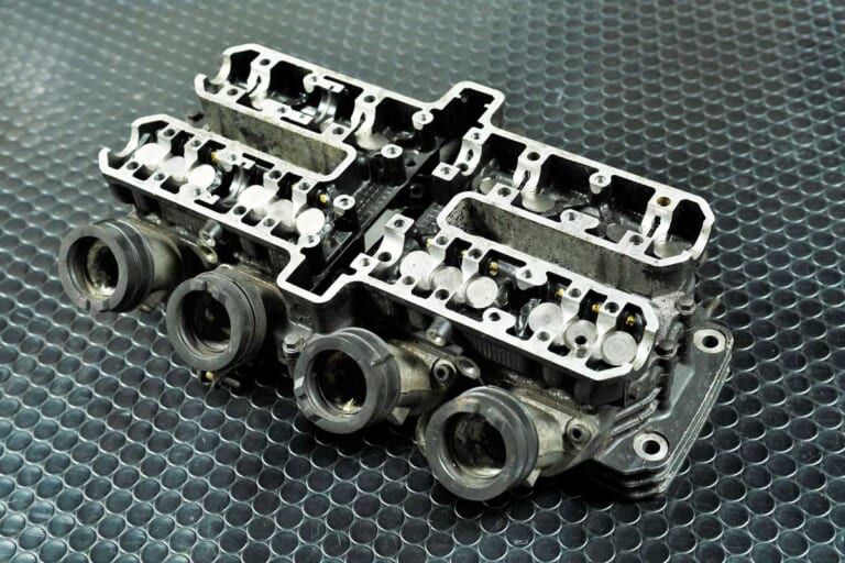 ヤマハFZ750|シリンダーヘッド|‘80s国産名車 ヤマハFZ750 完調メンテナンス【消耗部品はそれなりに揃うが、状況は厳しい】