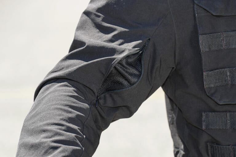 フラッグシップ リフレイムジャケット|エアインテーク|焚き火に当たれる多機能バイクウエア! フラッグシップ リフレイムジャケット試用インプレッション【難燃&拡張の強力タッグ】